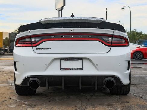 Used 2017 Dodge Charger R/T image 9