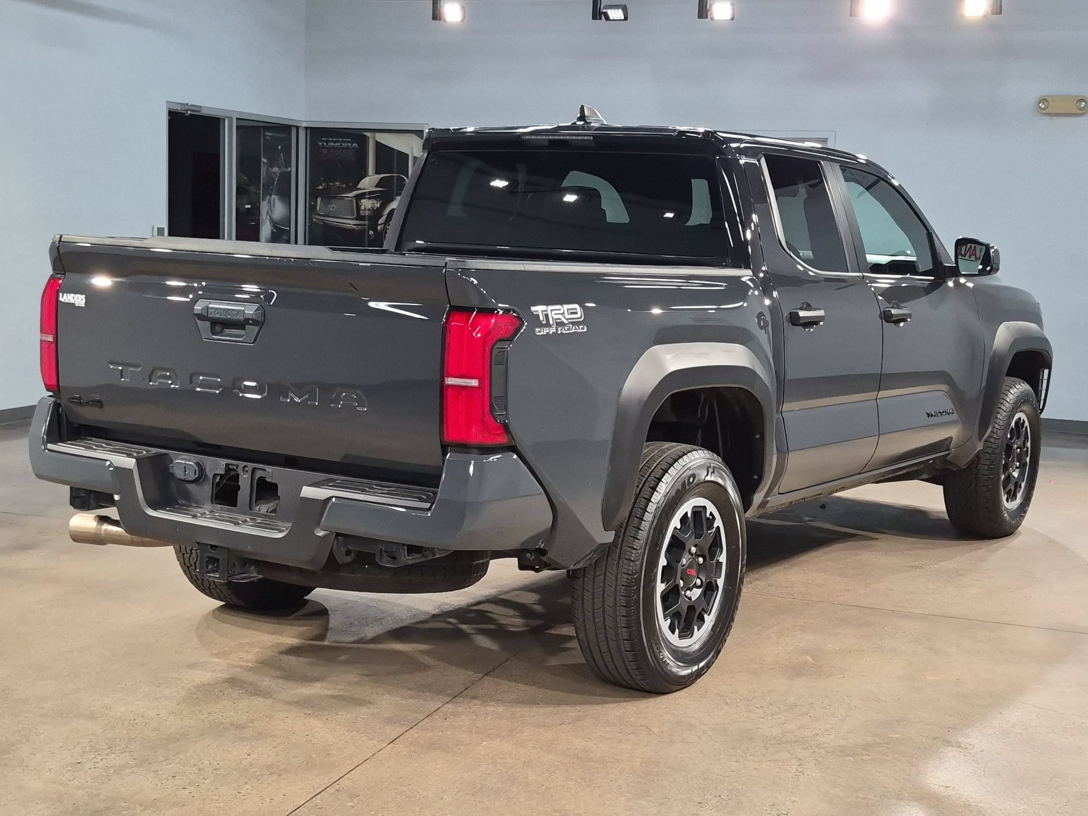 Used 2025 Toyota Tacoma TRD Off-Road AWD/4WD image 7