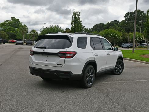 New 2026 Honda Pilot Sport image 2
