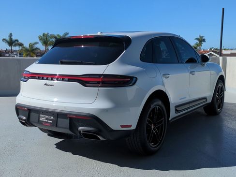 Certified 2022 Porsche Macan image 9