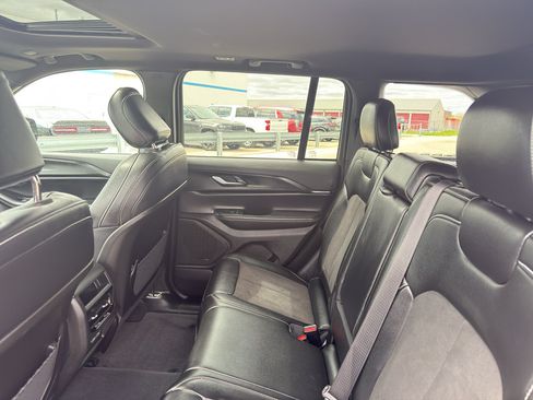 Used 2024 Jeep Grand Cherokee Altitude AWD/4WD image 32