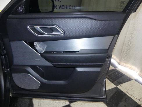 Used 2018 Land Rover Range Rover Velar R-Dynamic SE image 28