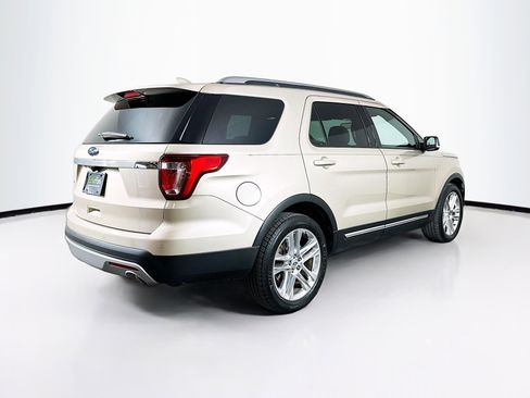 Used 2017 Ford Explorer XLT w/ Equipment Group 202A image 9