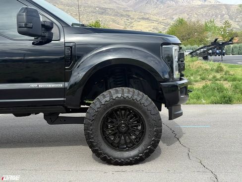 Used 2017 Ford F350 Platinum w/ Platinum Ultimate Package AWD/4WD image 3