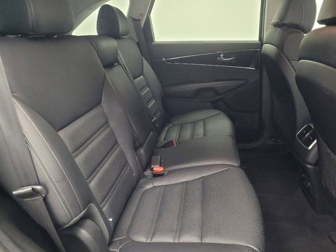 Used 2017 Kia Sorento EX image 19