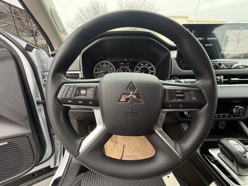 New 2026 Mitsubishi Outlander ES image 11