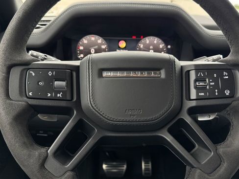 Used 2023 Land Rover Defender 90 V8 AWD/4WD image 28