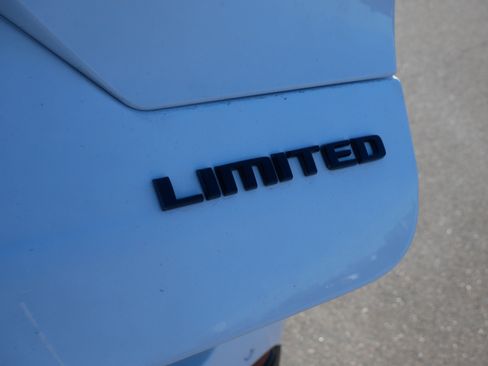 Used 2023 Jeep Grand Cherokee Limited w/ Black Appearance Package image 18