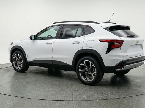 Used 2025 Chevrolet Trax LT image 6