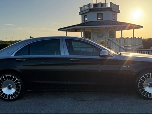 Used 2020 Mercedes-Benz S 560 Sedan image 4