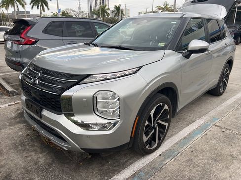 Used 2024 Mitsubishi Outlander AWD image 1