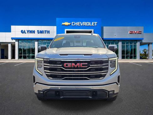 Used 2022 GMC Sierra 1500 SLT w/ SLT Premium Plus Package AWD/4WD image 2