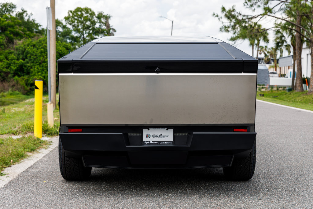 Used 2025 Tesla Cybertruck AWD Crew Cab image 4
