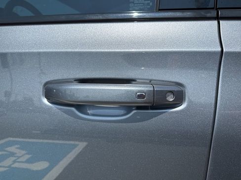 Used 2022 Chevrolet Suburban RST w/ Luxury Package image 12