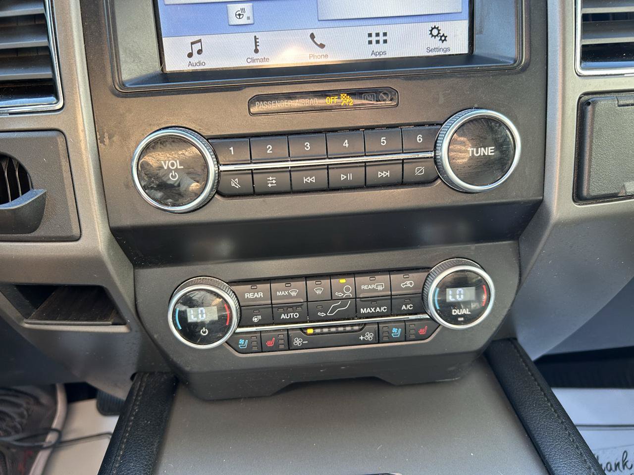 Used 2019 Ford Expedition XLT w/ Equipment Group 202A AWD/4WD image 26