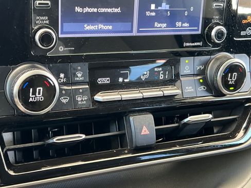 Used 2022 Toyota Highlander L AWD/4WD image 23