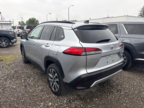 Used 2025 Toyota Corolla Cross XLE FWD image 4