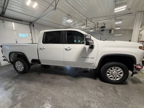 Used 2022 Chevrolet Silverado 2500 LT w/ Fleet Comfort Package AWD/4WD image 4