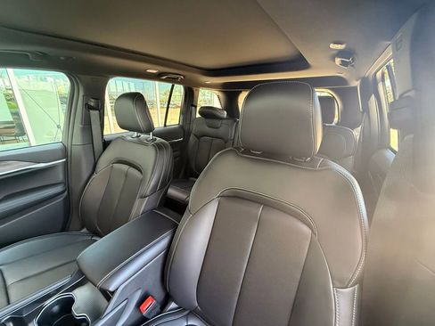 New 2026 Jeep Grand Cherokee Limited w/ Luxury Tech Group II RWD image 24