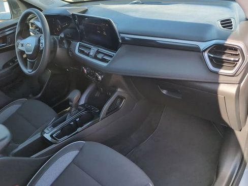 Used 2025 Chevrolet TrailBlazer LS w/ LS Convenience Package FWD image 26