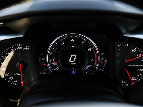 Used 2016 Chevrolet Corvette Stingray Coupe RWD image 17