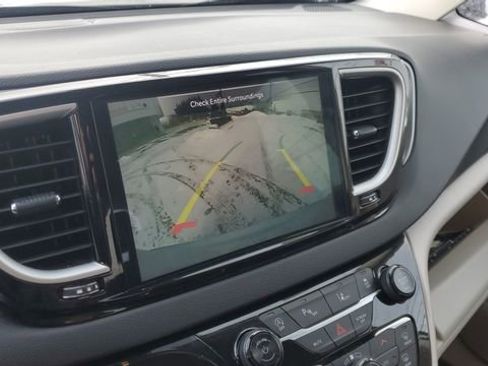 Certified 2024 Chrysler Pacifica Touring-L image 14