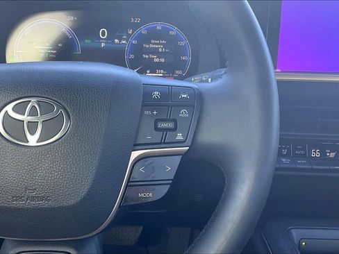 Used 2023 Toyota Crown Limited image 23