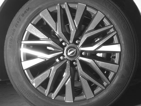 Used 2025 Nissan Altima 2.5 SV image 13