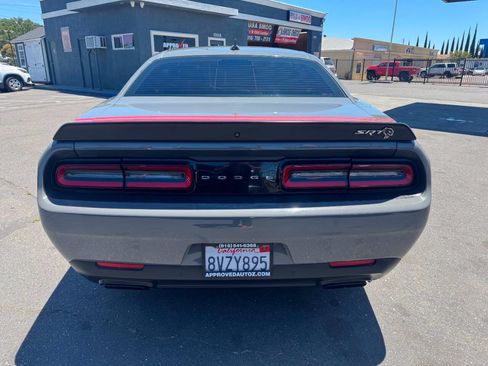 Used 2018 Dodge Challenger SRT Hellcat RWD image 6