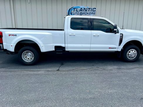 Used 2024 Ford F350 Lariat w/ Lariat Ultimate Package AWD/4WD image 3