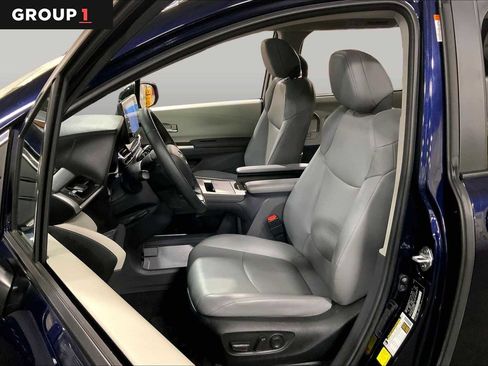 Used 2023 Toyota Sienna XLE w/ XLE Plus Package AWD/4WD image 8