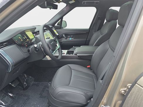 New 2025 Land Rover Range Rover SE image 16