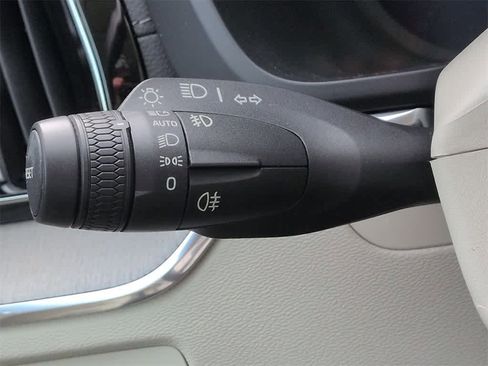 Used 2023 Volvo XC60 B5 Ultimate image 29