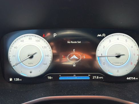 Certified 2023 Hyundai Santa Fe SEL w/ Premium Package AWD/4WD image 7