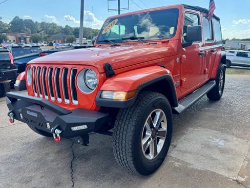 Used 2018 Jeep Wrangler Unlimited Sahara AWD/4WD image 4