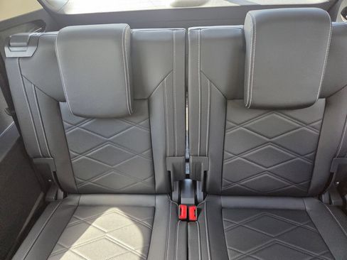 Used 2026 Volkswagen Atlas SE FWD image 25