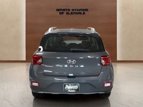 Used 2025 Hyundai Venue SEL image 8