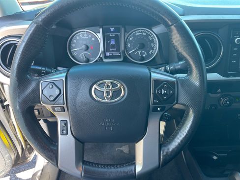 Used 2017 Toyota Tacoma SR5 w/ Tow Package RWD image 7