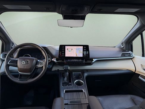 Used 2023 Toyota Sienna Platinum image 28