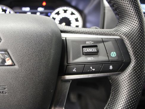 Used 2024 Mitsubishi Outlander SE image 23