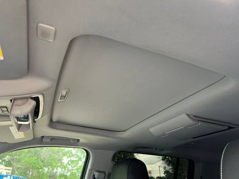 Used 2017 Chevrolet Suburban Premier AWD/4WD image 17
