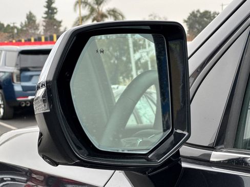 Used 2025 Chevrolet Suburban Premier image 49