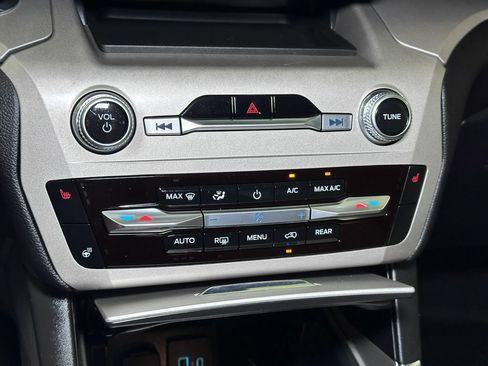 Certified 2022 Ford Explorer XLT w/ Equipment Group 202A AWD/4WD image 42