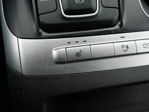 Certified 2024 Kia Carnival LX image 28