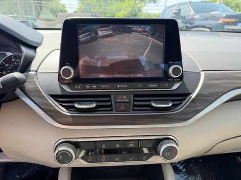 Used 2025 Nissan Altima 2.5 SV FWD image 33