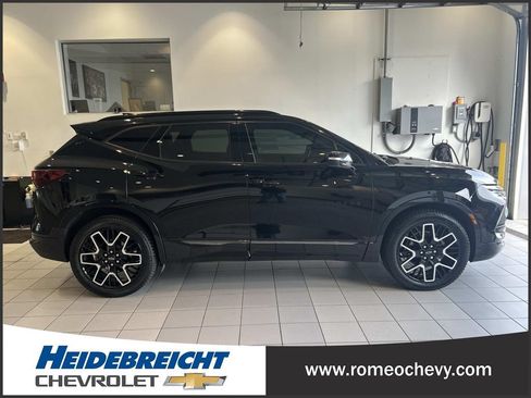 Used 2023 Chevrolet Blazer RS AWD/4WD image 2