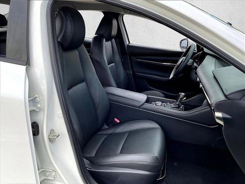 Used 2019 MAZDA MAZDA3 Sedan w/ Preferred Package FWD image 9