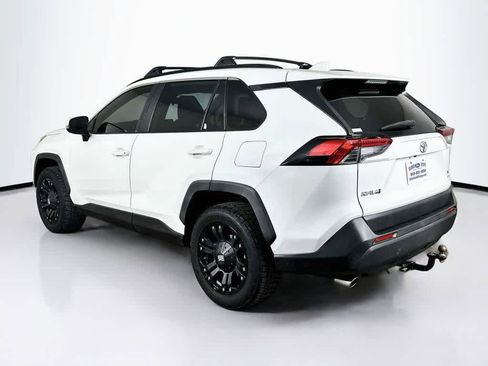 Used 2019 Toyota RAV4 XLE AWD/4WD image 4