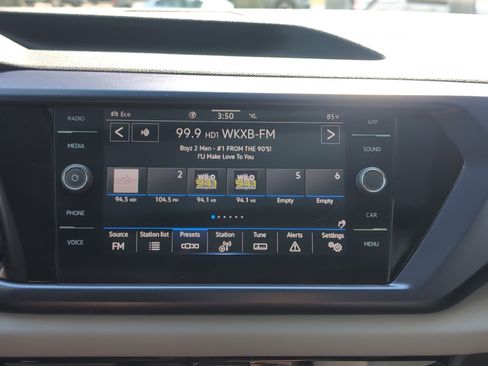 Used 2022 Volkswagen Taos SE AWD/4WD image 22
