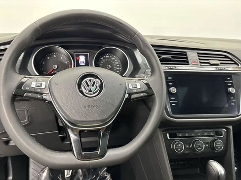 Used 2020 Volkswagen Tiguan SE w/ Panoramic Sunroof Package AWD/4WD image 22